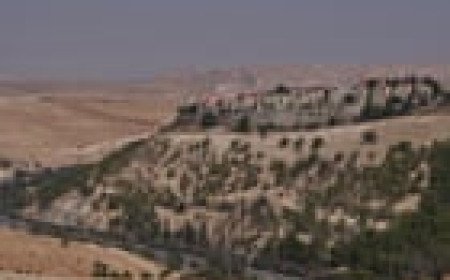 British banks warned not to invest in planned Israeli settlement before UK trade ban begins