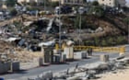Israeli soldiers raze neighbourhood in Hebron, driving families from homes