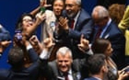 Brazil cuts work week to 40 hours in win for Lula ahead of runoff