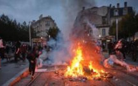 Almost 1,000 arrested as clashes follow another day of mass protests across France