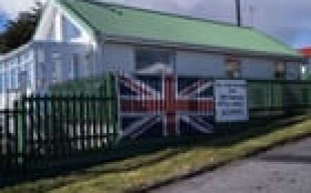 Milei adviser claims UK being ‘colonised by Islam’ as Falklands row grows